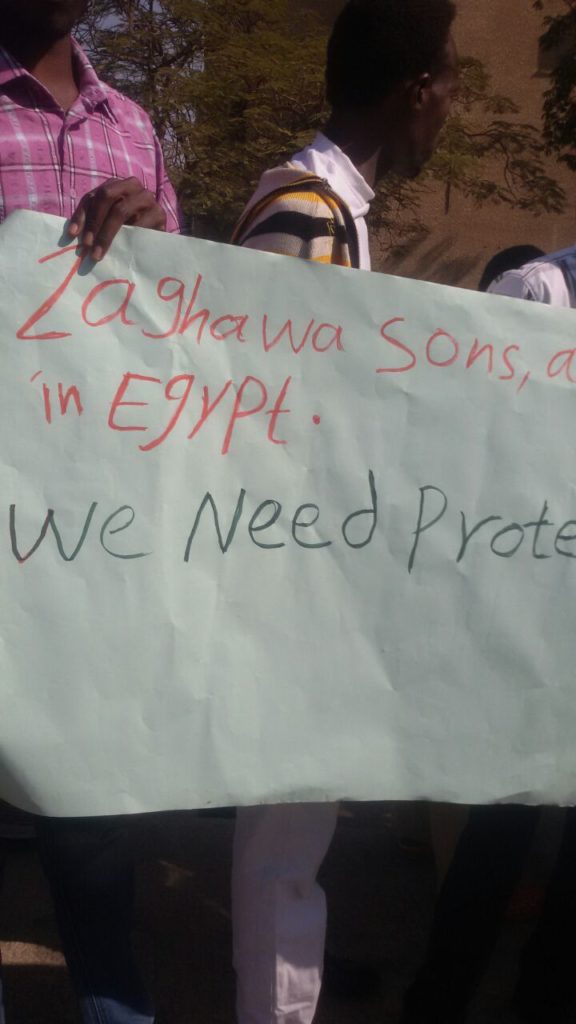 اللاجئون السودانيون بمصر يتظاهرون احتجاجا على الإعتقالات والاوضاع المتردية