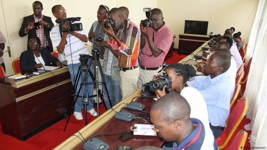 جمعية مراسلو شرق افريقيا ينتقدون قرار هيئة الإعلام في جنوب السودان القاضي بمنع (20)صحفي أجنبي من العمل في البلاد