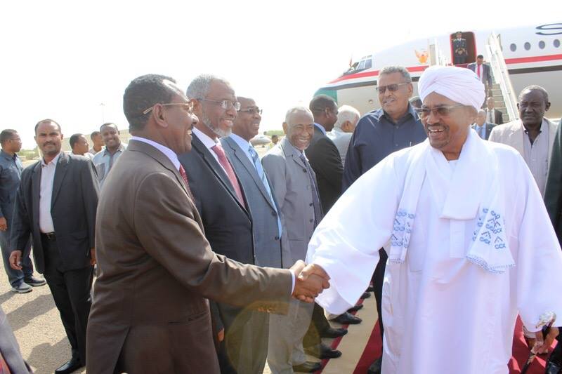 الرئيس السوداني يعفي رسميا مدير مكتبه المثير للجدل طه عثمان