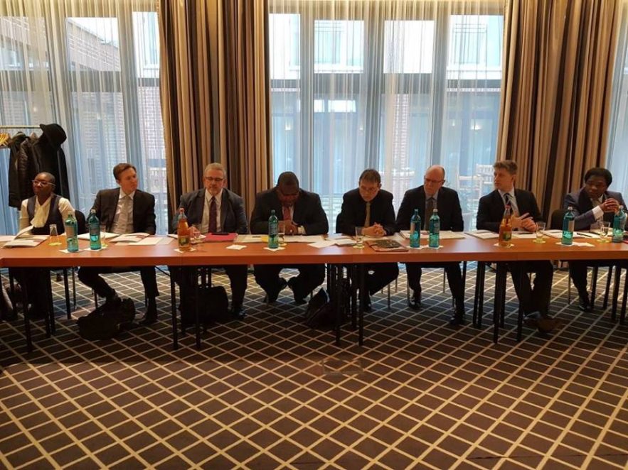 دول “الترويكا” وألمانيا تدعوان الأطراف المعنية بالسلام في دارفور إلى مواصلة العمل من أجل تسوية وسطاء وممثلين لدول الترويكا وألمانية في مشاورات برلين بين الحكومة السودانية والحركات المسلحة ، برلين . 16 إبريل 2018