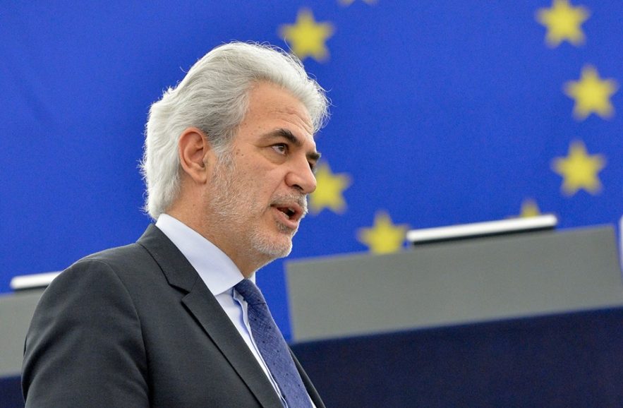 المفوض الأوروبي للشؤون الإنسانية: حقوق الإنسان في السودان مصدر قلق مستمر لدى الاتحاد الأوروبي المفوض الأوروبي للشؤون الإنسانية كريستوس ستيليانيدز