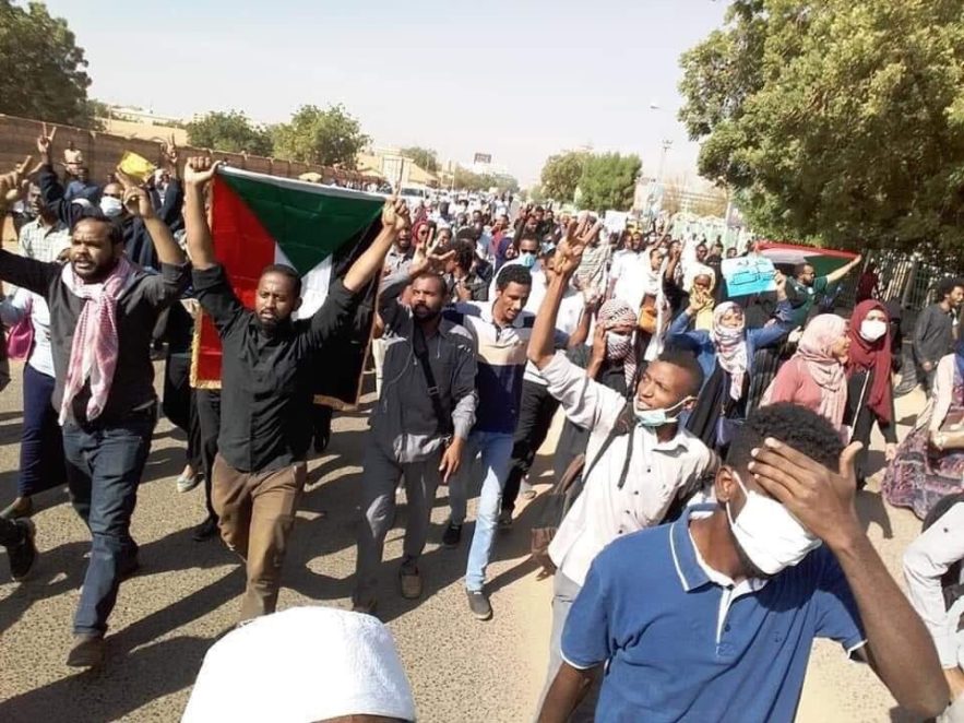 السودان… تظاهرات ليلية تبدأ غداً تطالب باسقاط النظام و(الخميس) نحو القصر وتجددت الاحتجاجات في وسط العاصمة السودانية الخرطوم مطالبين بإسقاط النظام الحالي . الخرطوم 31 ديسمبر 2018