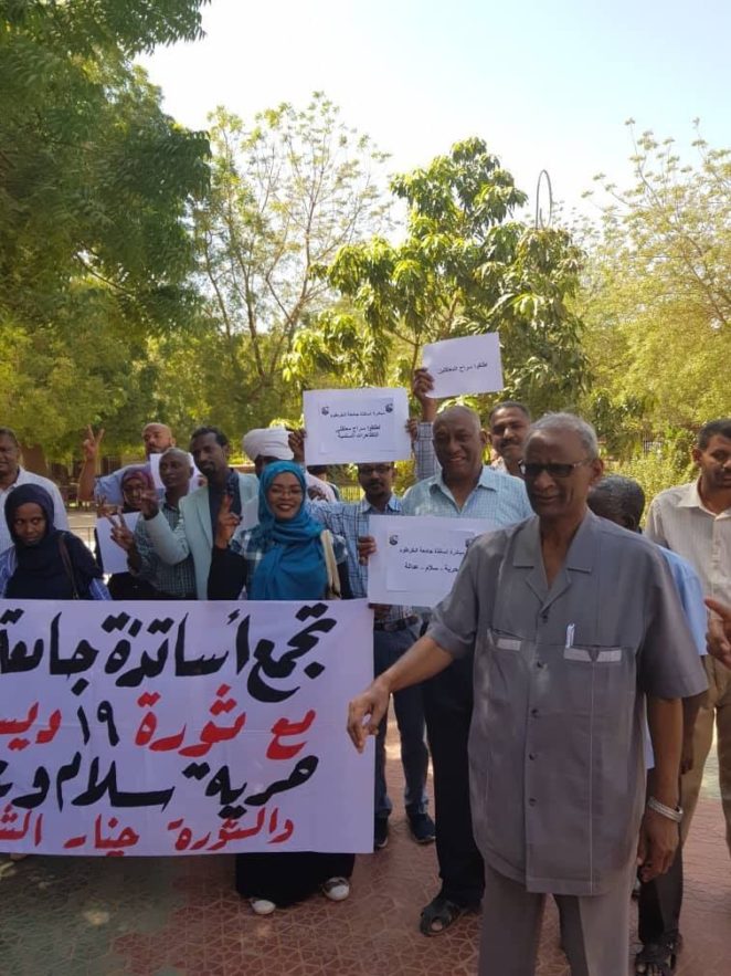 السودان… الدعوة لإضراب عام الثلاثاء وشبكة الصحفيين تعلن المشاركة وقفة احتجاجية لأساتذة جامعة الخرطوم . 12 نوفمبر 2019