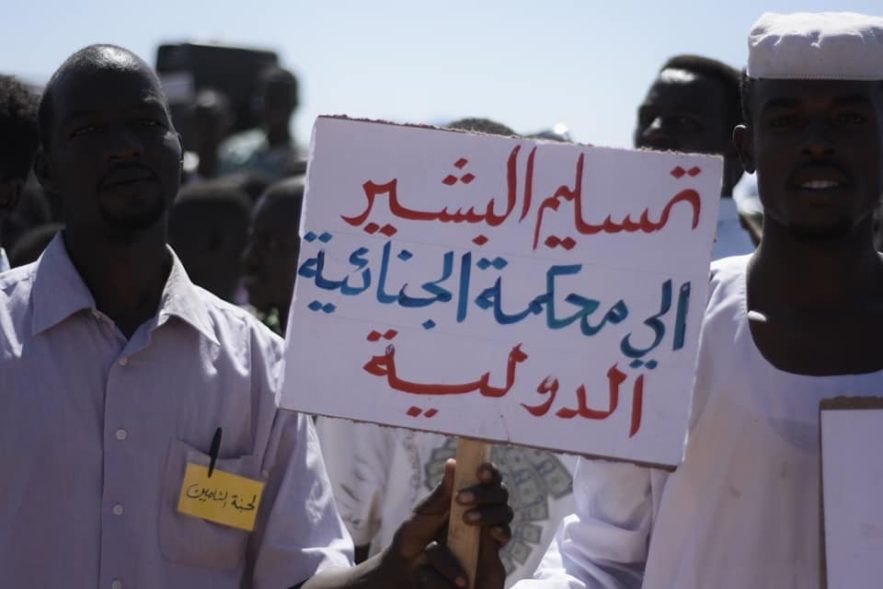 نازحو دارفور يعتبرون عدم تسليم البشير ومعاونيه للجنائية إنكار للجرائم التي ارتكبت في دارفور