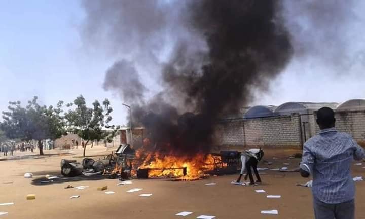 الجيش يعلن صدّ هجوم بابنوسة وتكبيد الدعم السريع خسائر كبيرة اضرام نيران بمنزل المدير التنفيذي بالمدينة