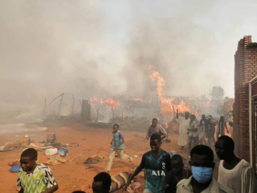 دعم السريع يقتل أربعة مدنيين بينهم طفل في حي الدرجة بالفاشر حريق باحد احياء مدينة الفاشر