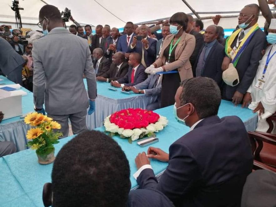 رسمياً … الحِكومة الإنتقالية والجبهة الثورية يوقعان على إتفاق نهائي للسَلام