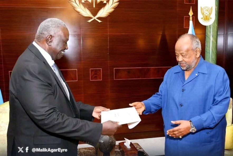 عقار يبحث مع رئيس مفوضية الاتحاد الإفريقي في جيبوتي عودة السودان لمقعده