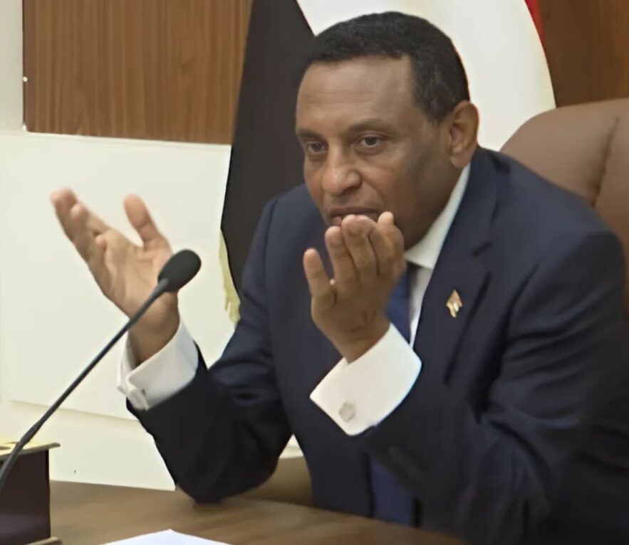 كامل إدريس يعلن تعيين وزيري الدفاع والداخلية في الحكومة الجديدة