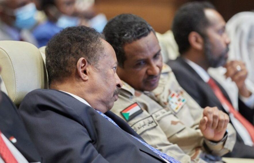 بنك السودان يجمد حسابات 39 شخصية من بينها حمدوك