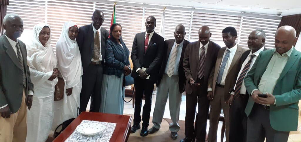 لقاء أعضاء من هيئة محامي دارفور مع وزير العدل السوداني نصر الدين عبدالباري