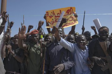 مواطني مدينة كاودا يستقبلون رئيس الوزراء السوداني عبدالله حمدوك . 9 يناير 2020