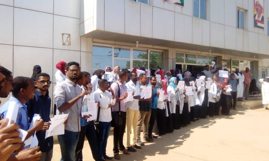 وقفة احتجاجية لأطباء مستشفي الحصاحيصا . 24 يناير 2019
