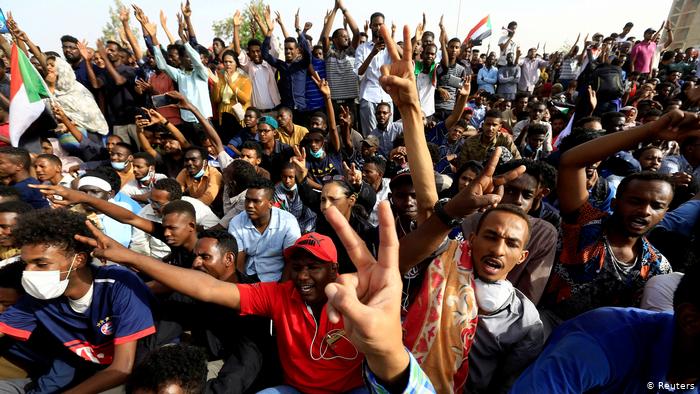 تظاهرات في العاصمة الخرطوم 11 ابريل 2019 (رويترز(